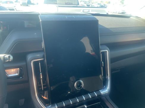 Used 2026 GMC Yukon Denali w/ Denali Reserve Package image 8