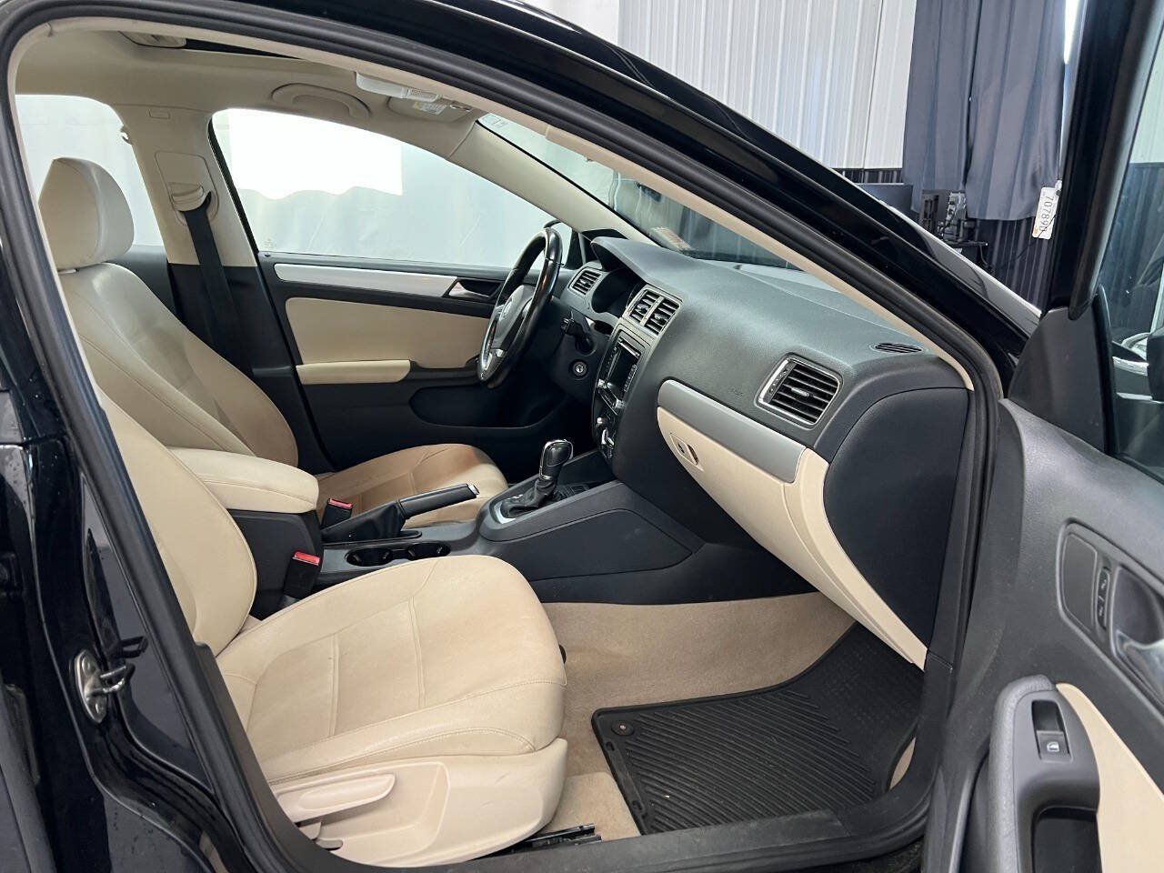 Used 2012 Volkswagen Jetta TDI FWD image 11