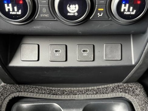 Certified 2025 Land Rover Defender 130 V8 image 25