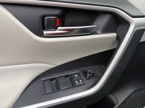 Used 2019 Toyota RAV4 XLE image 28