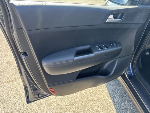Certified 2022 Kia Sportage LX image 10