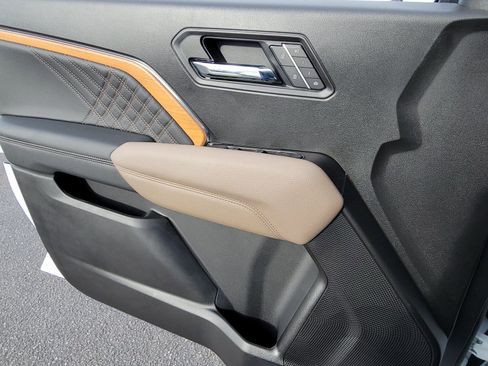 Used 2026 GMC Canyon Denali image 7