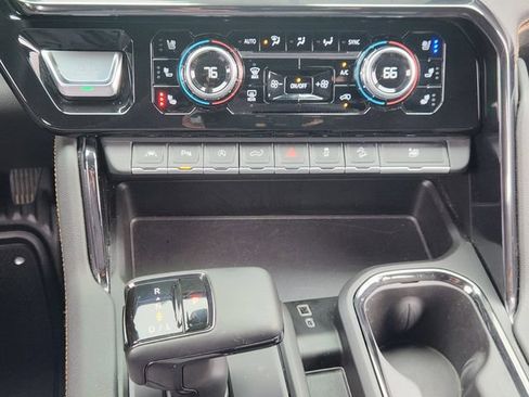 Used 2023 GMC Sierra 1500 AT4 w/ AT4 Premium Package AWD/4WD image 19