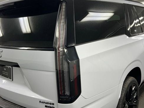 New 2026 Cadillac Escalade ESV Platinum Sport w/ LPO, ONYX Package AWD/4WD image 11
