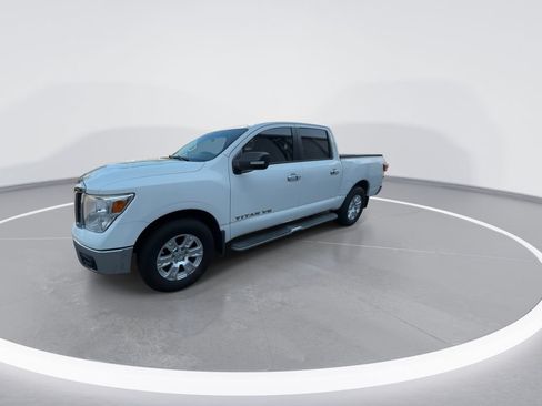 Used 2018 Nissan Titan SV RWD image 4