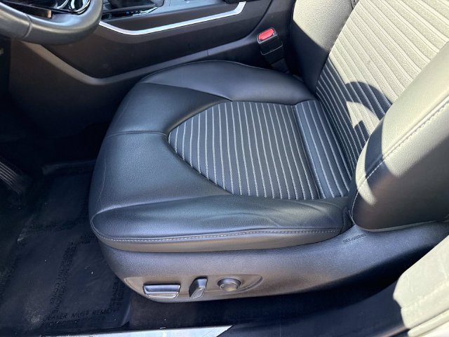 Used 2023 Toyota Highlander XSE FWD image 15