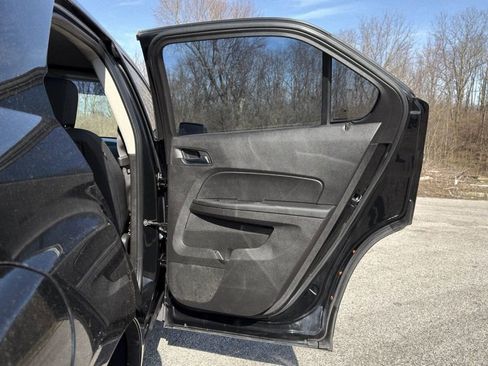 Used 2017 Chevrolet Equinox LS image 24