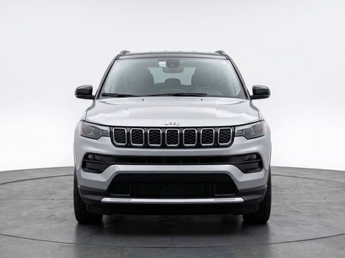 Used 2025 Jeep Compass Limited image 2