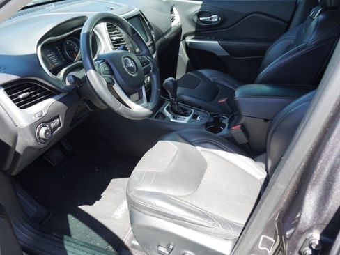 Used 2018 Jeep Cherokee Latitude Plus FWD image 8