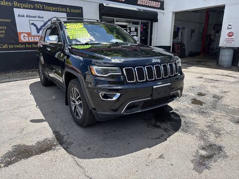 Used 2017 Jeep Grand Cherokee Limited w/ Luxury Group II AWD/4WD image 2