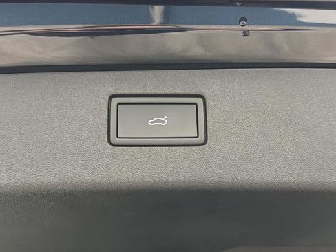 Used 2025 Volkswagen Tiguan SE FWD image 27