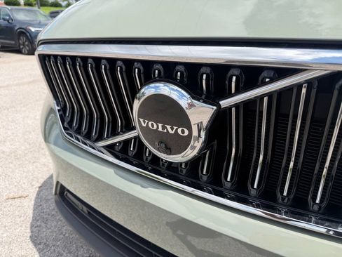 Certified 2023 Volvo XC40 B5 Plus w/ Protection Package Premier AWD/4WD image 7