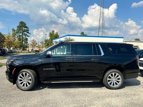 New 2025 Chevrolet Suburban Premier image 5