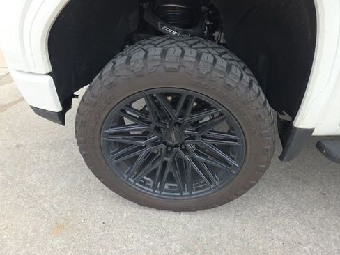 Used 2025 GMC Sierra 1500 AT4 w/ AT4 Premium Package image 9