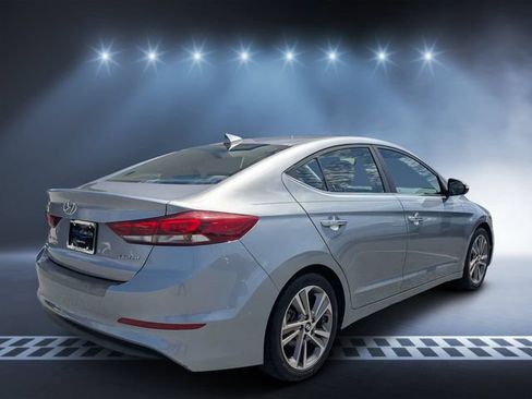 Used 2017 Hyundai Elantra Limited FWD image 3