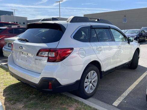 Used 2019 Subaru Outback 2.5i Premium image 4