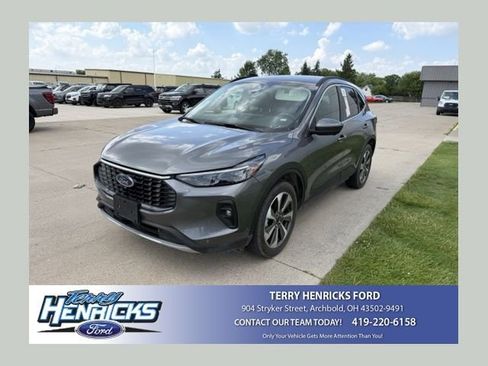 Used 2024 Ford Escape Platinum AWD/4WD image 1