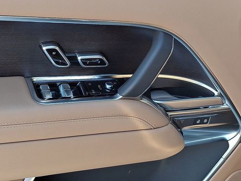 New 2026 Land Rover Range Rover Long Wheelbase SE image 8