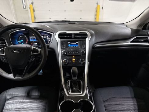 Used 2016 Ford Fusion SE w/ SE Cold Weather Package image 10