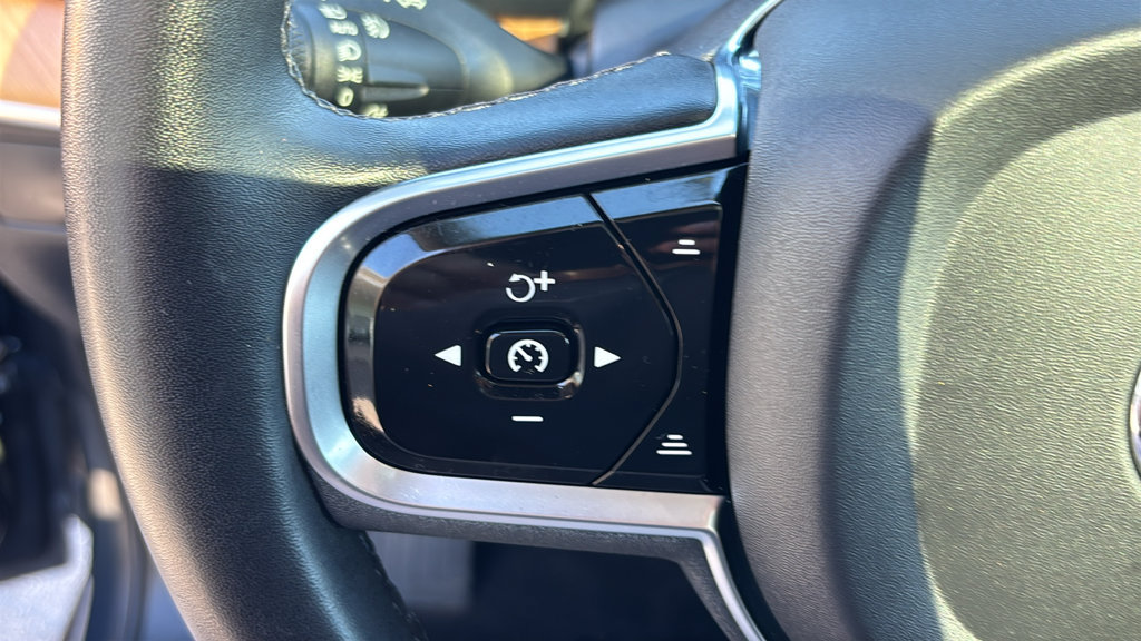 Certified 2024 Volvo XC90 B6 Plus w/ Protection Package Premier AWD/4WD image 18