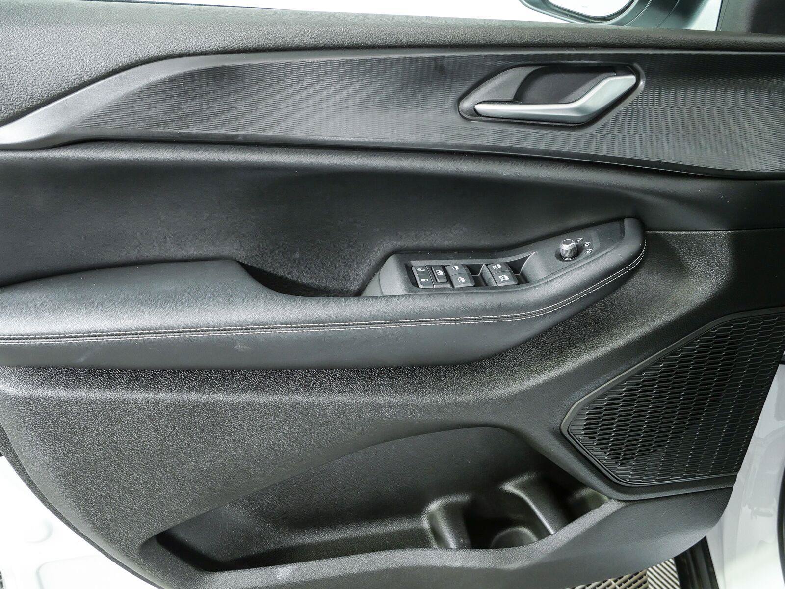 Used 2023 Jeep Grand Cherokee Laredo X AWD/4WD image 8