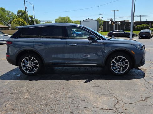 Used 2023 Lincoln Corsair AWD w/ Equipment Group 101A image 4