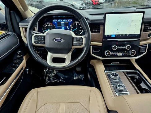 Used 2022 Ford Expedition Limited image 32