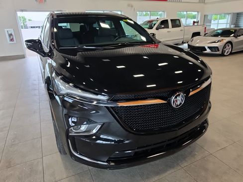Used 2023 Buick Enclave Essence w/ Sport Touring Edition FWD image 4