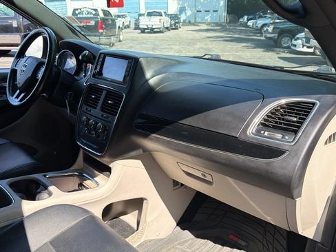Used 2018 Dodge Grand Caravan SXT FWD image 21