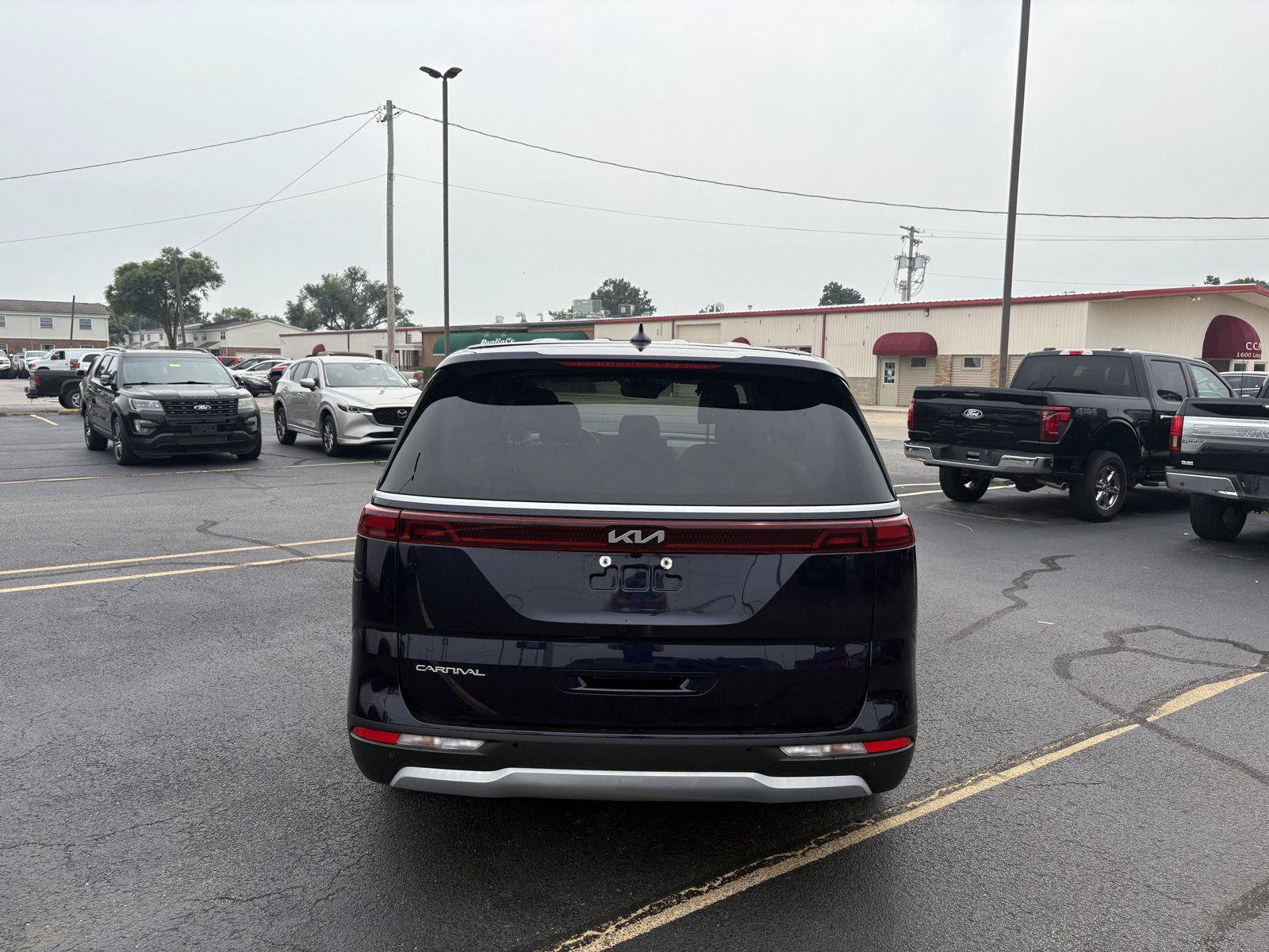 Used 2023 Kia Carnival LX FWD image 22