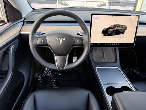 Used 2024 Tesla Model Y Performance AWD/4WD image 18