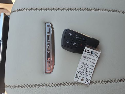 New 2026 GMC Yukon Denali w/ Denali Reserve Package AWD/4WD image 32