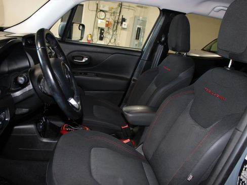 Used 2017 Jeep Renegade Trailhawk image 20