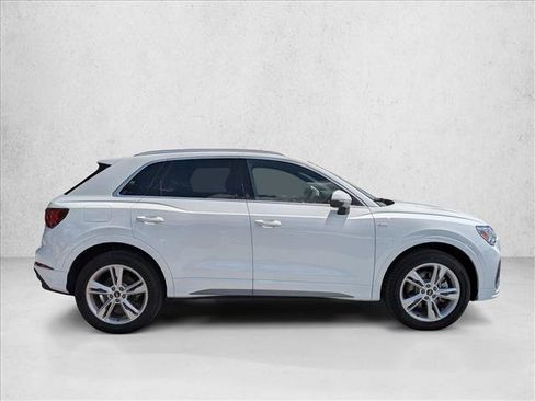Certified 2024 Audi Q3 2.0T Premium w/ Convenience Package AWD/4WD image 4