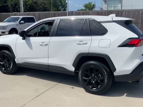 Used 2022 Toyota RAV4 LE FWD image 6