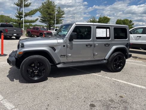 Used 2020 Jeep Wrangler Unlimited Sahara AWD/4WD image 16