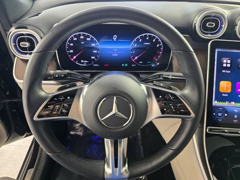 Used 2025 Mercedes-Benz GLC 300 image 18