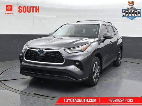 Used 2024 Toyota Highlander XLE AWD/4WD image 5