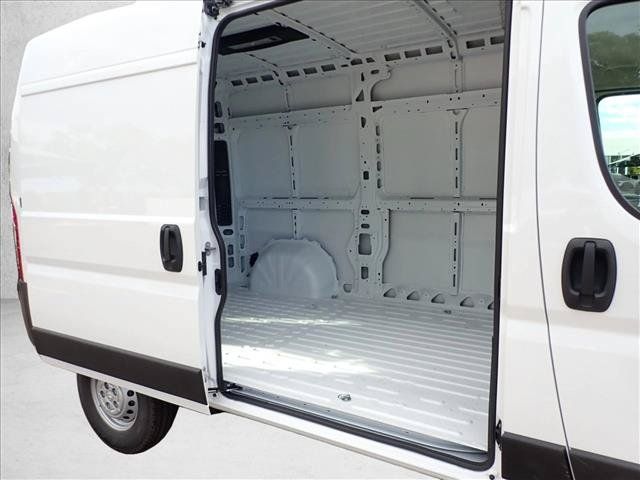 New 2026 RAM ProMaster 2500 w/ Convenience Group FWD image 8