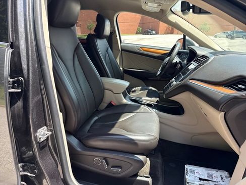 Used 2018 Lincoln MKC Select w/ Select Plus Package FWD image 29