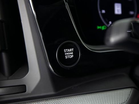 Certified 2025 Porsche Cayenne Coupe image 24