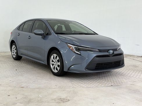 Used 2025 Toyota Corolla LE FWD image 7