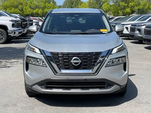 Used 2023 Nissan Rogue SV FWD image 2