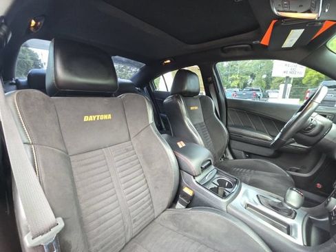 Used 2017 Dodge Charger R/T RWD image 20