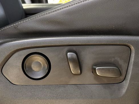 Used 2022 Chevrolet Tahoe Z71 w/ Luxury Package image 32