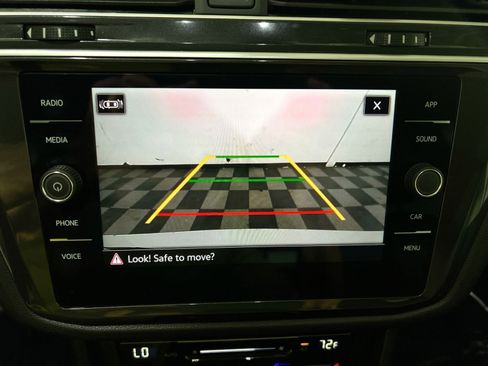 Used 2024 Volkswagen Tiguan SE image 31