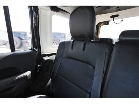 Used 2023 Jeep Wrangler Unlimited Sahara AWD/4WD image 14