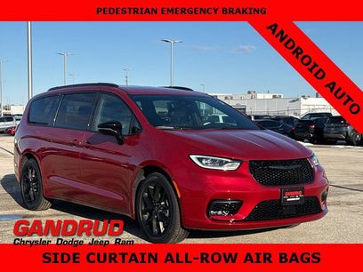 New 2026 Chrysler Pacifica Select w/ S Appearance Package