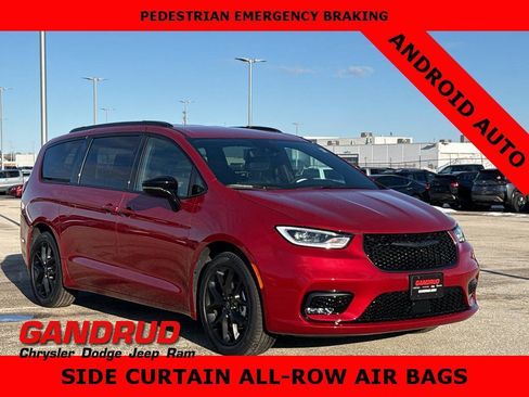 New 2026 Chrysler Pacifica Select w/ S Appearance Package FWD image 1