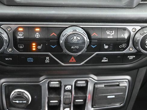 Used 2022 Jeep Wrangler Unlimited Sahara w/ Cold Weather Group image 19